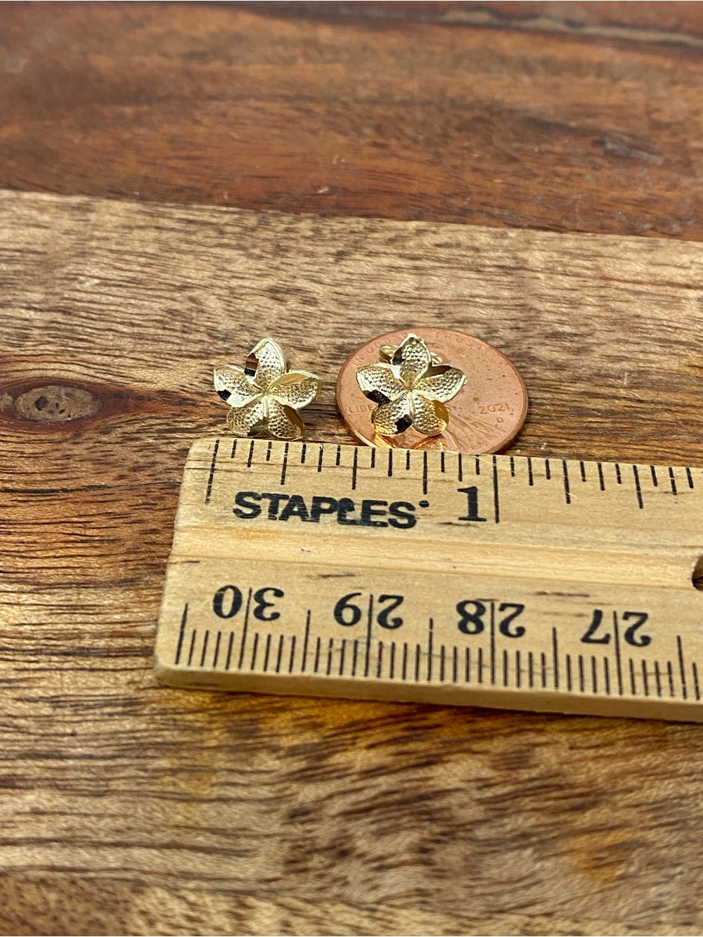 14K Yellow Gold Flower Stud Earrings Small - Picture 4 of 5